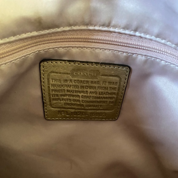 Coach bag with crossbody strap. - Picture 4 of 4